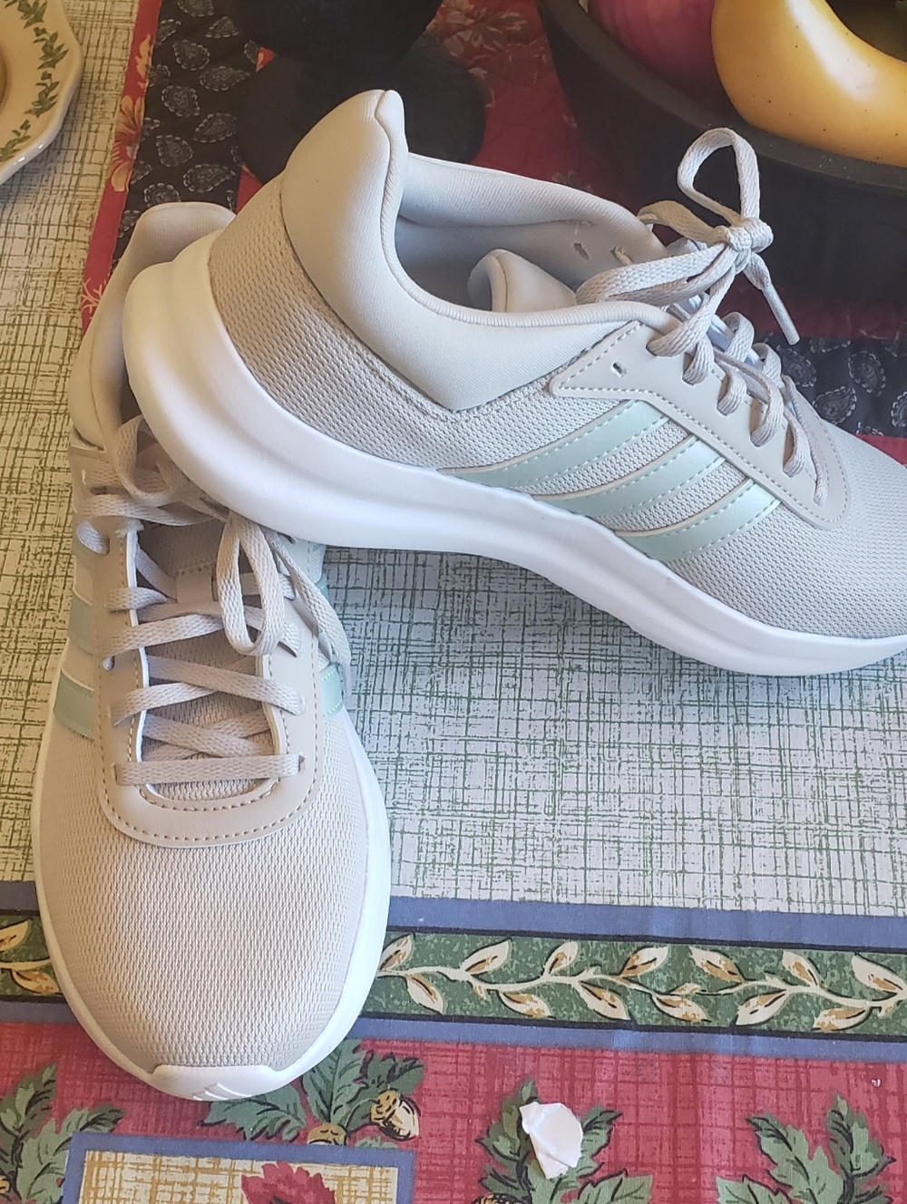 Adidas Cloudfoam size 7.5